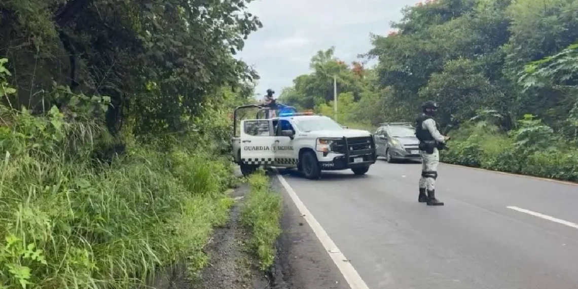 Tres cuerpos en plena calle