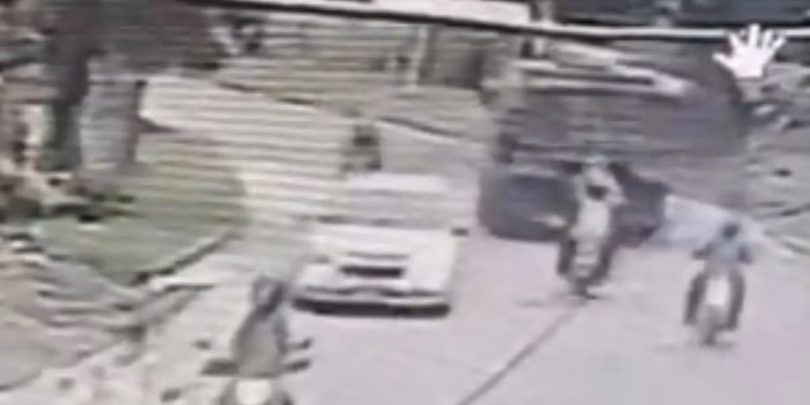 Una pequeña de 4 años