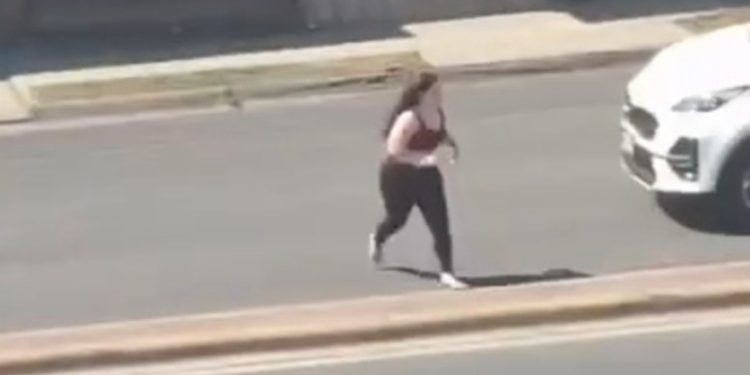 Captan mujer en avenida Paseo de los Leones