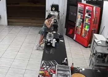 Mujer que practicaba jiu-jitsu