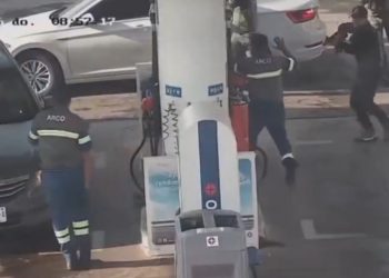 Los 4 letras incendiando