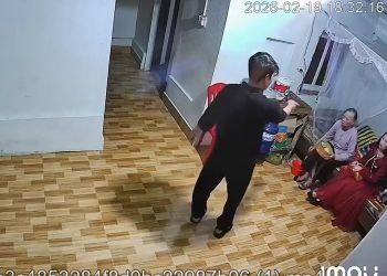 A su madre y hermana