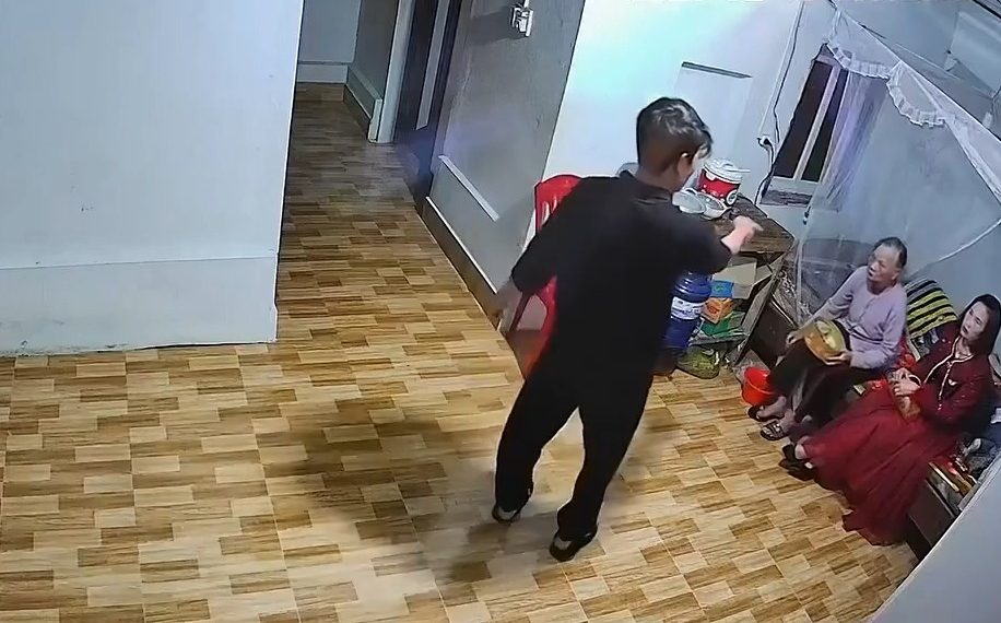 A su madre y hermana