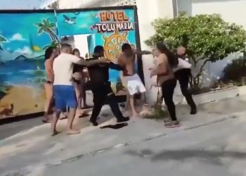 Lo encontró con otra