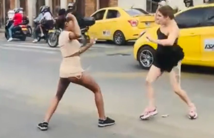 Mujeres con afilados grandes