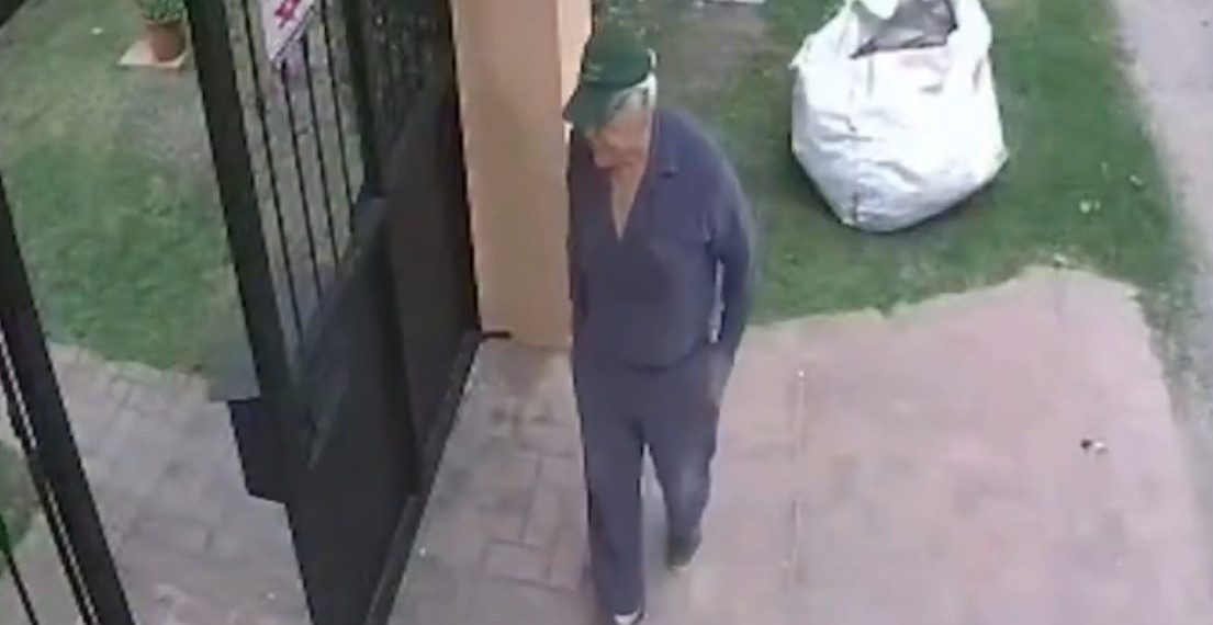 Un señor en Villa Elisa