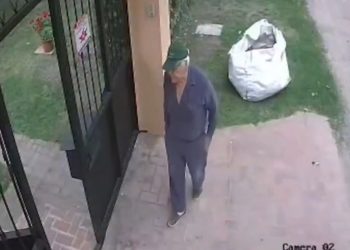 Un señor en Villa Elisa