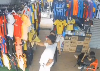 Vendedora de camisetas