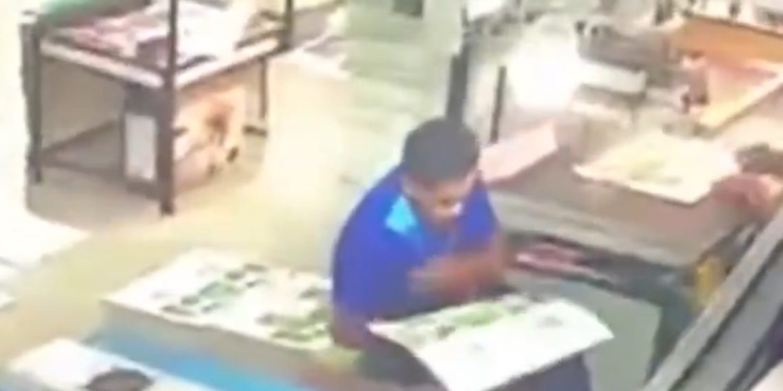 Milinda Madhusanga Wijesinghe en la imprenta