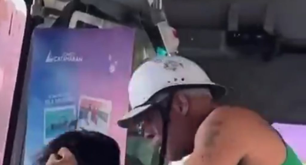 Pasajeros reaccionan y defienden a mujer en autobús de Cancún