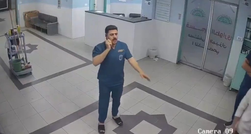 Médico en hospital protagoniza caso que genera indignación internacional