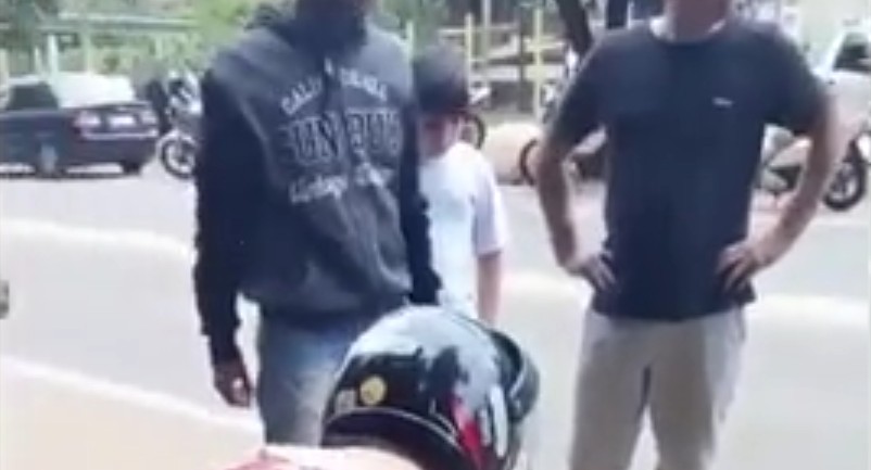 Pareja en moto