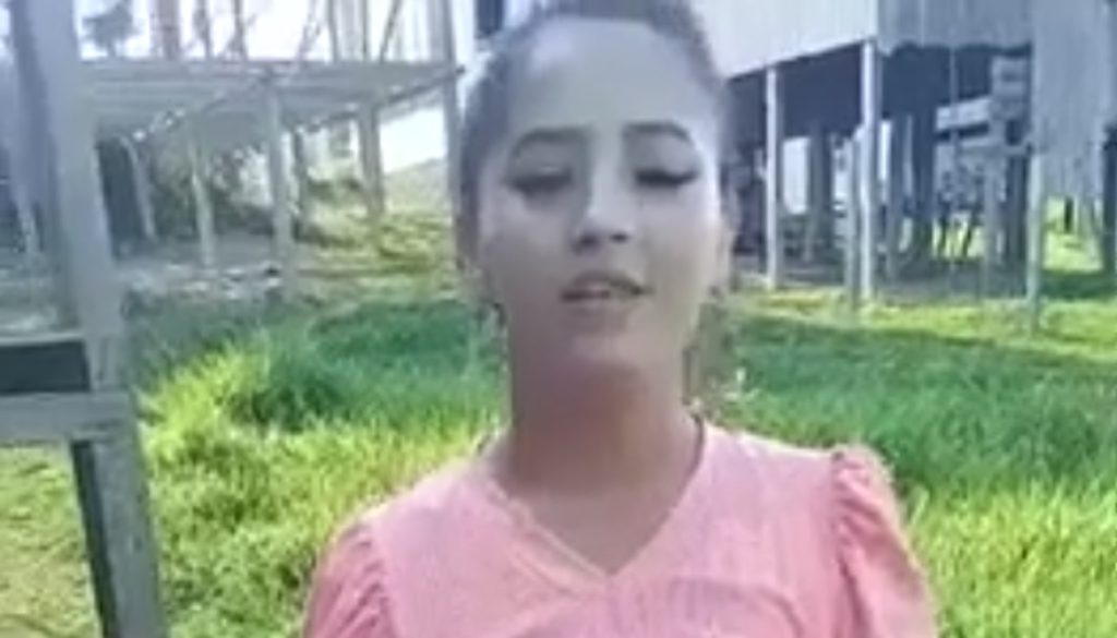 La joven del video