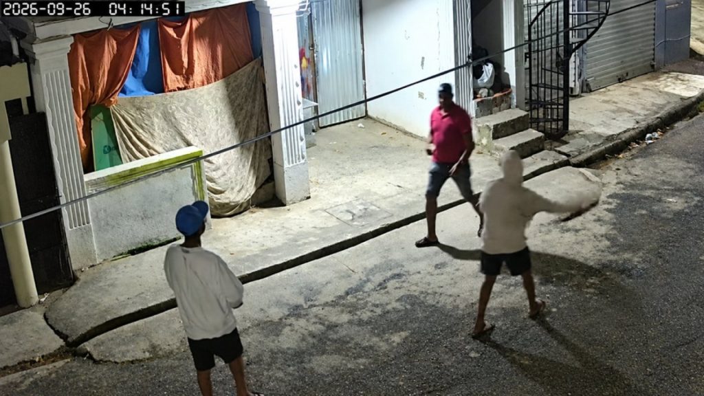Video muestra incidente contra un hombre en el 27 de Febrero